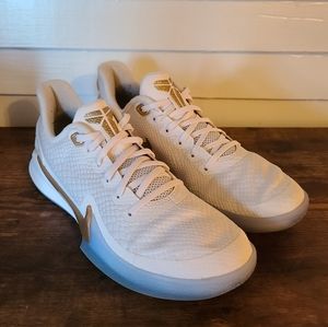 Nike Mamba Focus Men's Size 7.5 Basketball